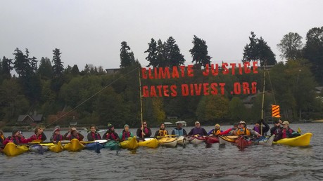 Divestment protesters in front of Gates' Home